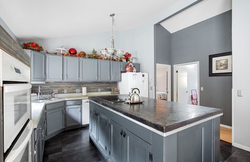 Rapid City House | Paradise by the Creeks edge, hot tub overlooking creek, bar area w/music BT