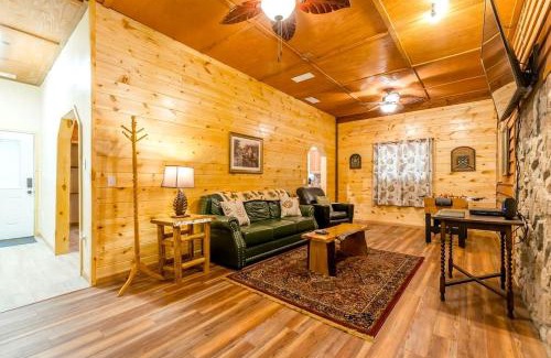 Helen House | Paradise Cabin with Foosball Table and BBQ in Cleveland, Georgia
