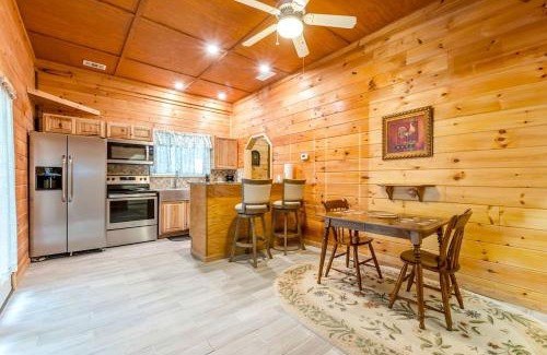 Helen House | Paradise Cabin with Foosball Table and BBQ in Cleveland, Georgia