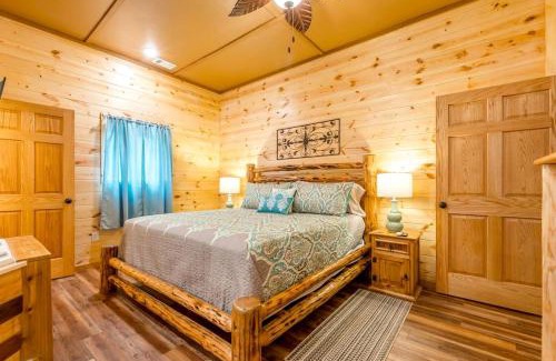 Helen House | Paradise Cabin with Foosball Table and BBQ in Cleveland, Georgia