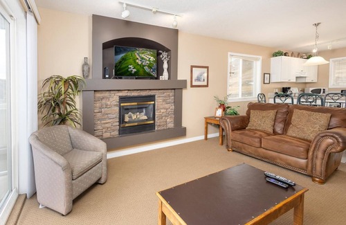 Lethbridge Condo | Paradise Canyon Golf Resort - Luxury Condo U399