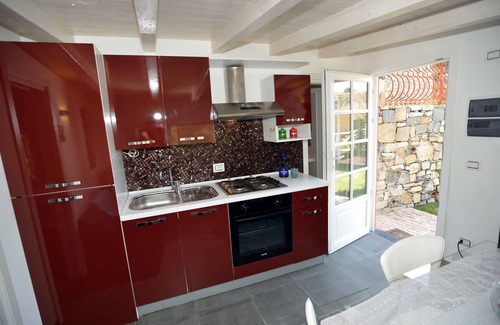 Diano San Pietro Cottage | Paradise Cottage with garden and private Jacuzzi