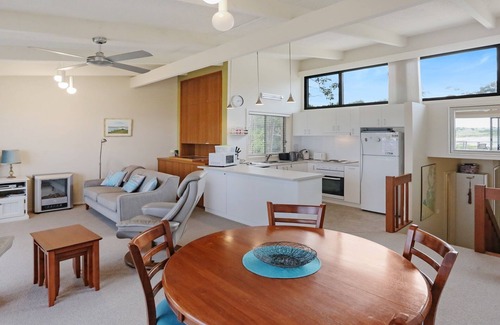 Tura Beach Apartment | Paradise Court 6, Tura Beach