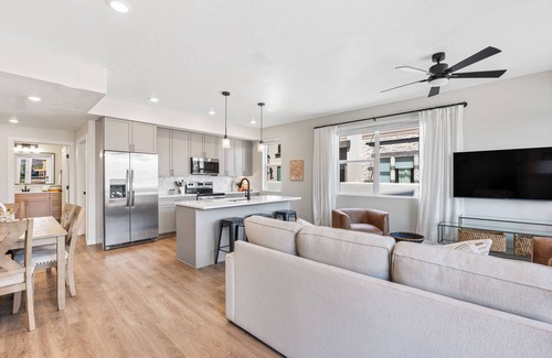 St. George Condo | Paradise Cove: Desert Color Lagoon + Beaches