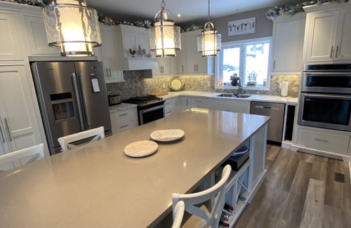 Armour Cottage | Paradise Cove Lakefront Cottage