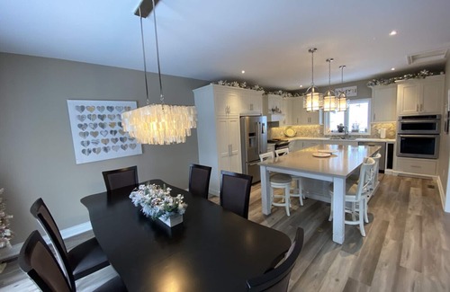 Armour Cottage | Paradise Cove Lakefront Cottage
