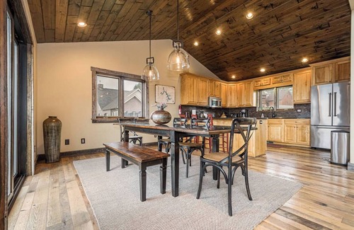 Paradise Point House | Paradise Cove Vista-Deck View-King Beds-Hot Tub, Paradise Cove Vista-Lake and Mountail View-Hot Tub-