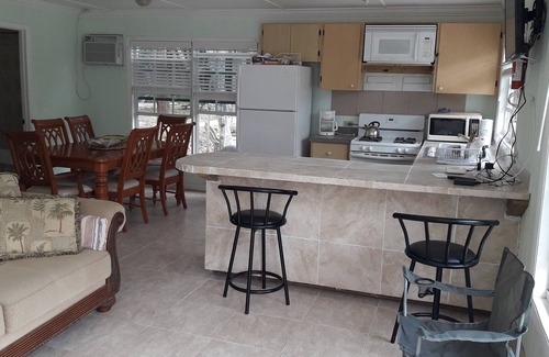 Andros Town Cottage | PARADISE CREEK COTTAGES ON THE BEACH.