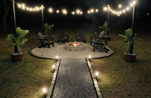 Kinston House | Paradise Escape: Jacuzzi, Fire Pit, Game Room
