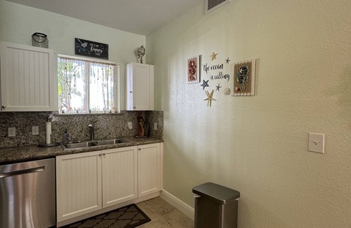 Bimini Islands Condo | Paradise Found! Cozy 2-bedroom condo with AC and WiFi in fabulous Bimini Bay