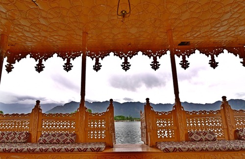Sudarbal Boat Rental | 'Paradise Found' - Get away from it all Houseboat