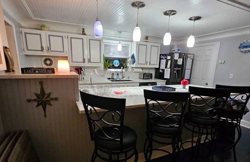 Michigan House | Paradise found in this charming 2-bedroom house on Lake Erie Waterfront