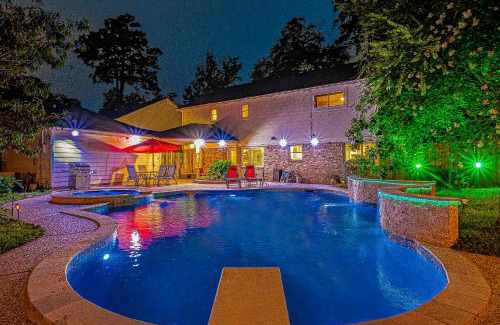 Houston House | Paradise Garden Resort and Spa