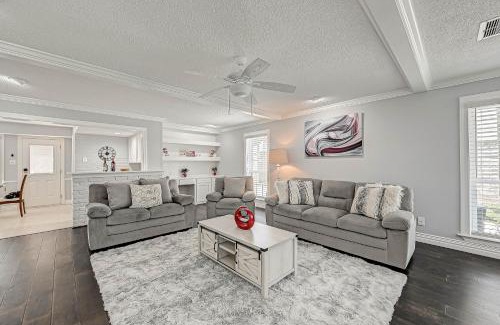 Houston House | Paradise Garden Resort and Spa