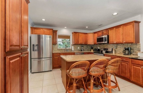 McGregor House | Paradise Getaway at our Luxury & Spacioius 4 BR beauty