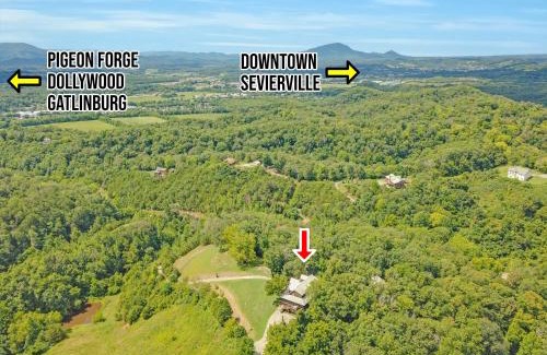 Sevierville House | Paradise Glenn, Huge Cabin, Hot Tub, Game Room, 560 FREE tickets each paid day!