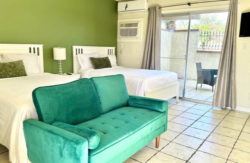 Desert Hot Springs Resort | Paradise Hot Springs Hotel / Mineral Water Spa #4