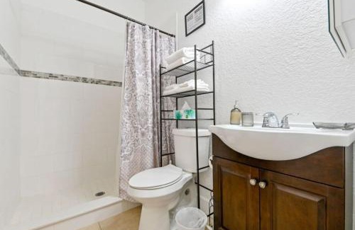 Limona Improvement House | Paradise in Brandon with luxurious 6 person Spa