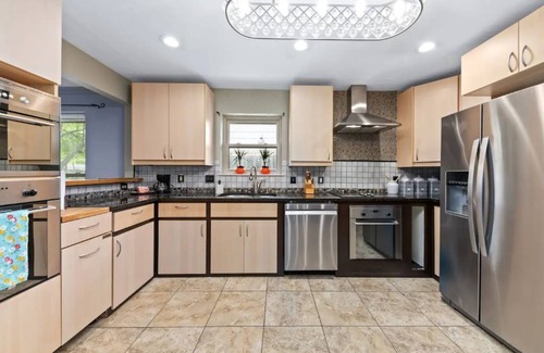 Plano House | Paradise in Plano-4 bedroom home with pool, spa and jacuzzi suite.
