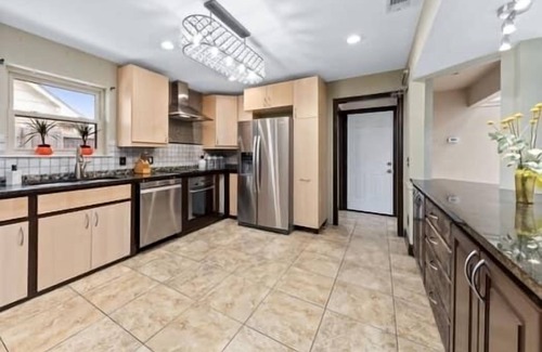 Plano House | Paradise in Plano-4 bedroom home with pool, spa and jacuzzi suite.