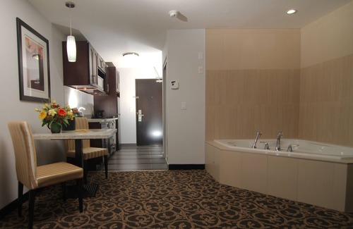 Redwater Hotel | Paradise Inn and Suites - Redwater