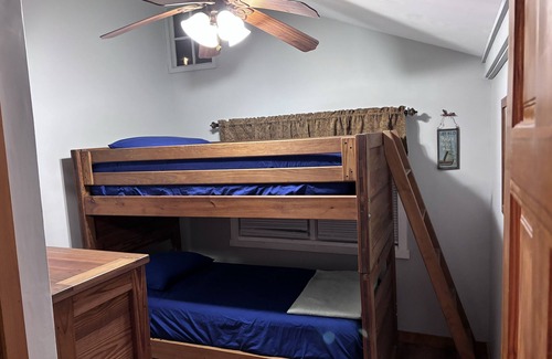 Andover Cottage | Paradise Lakefront Cottage on Cranberry Lake