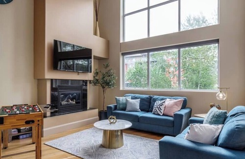 Okanagan-Similkameen Apartment | Paradise Lofts (THE MIAMI) - DT Front St - 1 block to beach