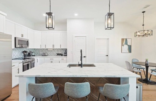 Waxahachie House | Paradise, Modern Home, Pool & Hot Tub