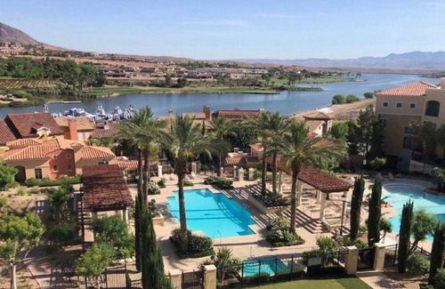 South Shore Condo | ★ Paradise. Modern. Lake View. Free 200 Dollar Gift Card