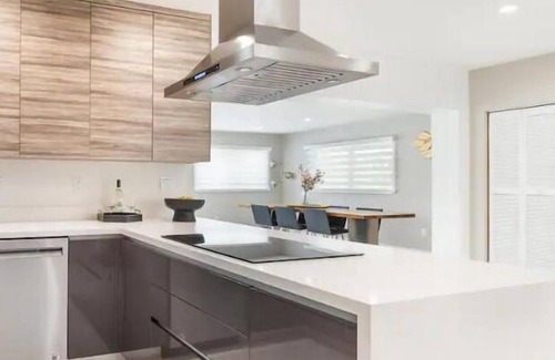 Coral Terrace House | Paradise Near MIA: Pool, BBQ & Playground