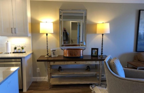 Snowshoe Apartment | Paradise NEW 2B 2B Walk to slopes Hot Tubs