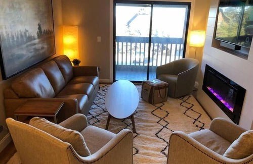 Snowshoe Apartment | Paradise NEW 2B 2B Walk to slopes Hot Tubs
