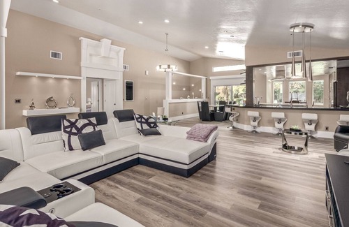 Buenavante House | Paradise Oasis in Scottsdale - Heated Pool & Spa!