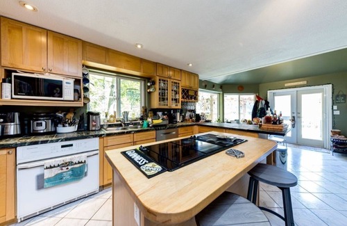 District of North Vancouver House | Paradise Oceanfront House - Casa Orlohma Private Retreat