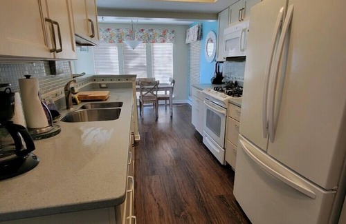 Saint Helena Island Condo | Paradise! Oceanview and minutes walk to pools, dining, and more!