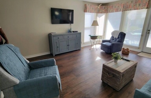 Saint Helena Island Condo | Paradise! Oceanview and minutes walk to pools, dining, and more!