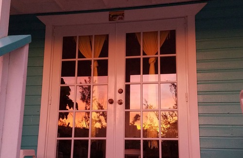 Mather Town Cottage | Paradise on miles of white sandy beach and turquoise sea, private and secure.