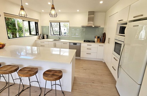 Matarangi House | Paradise on Pacific Parade - Matarangi Retreat