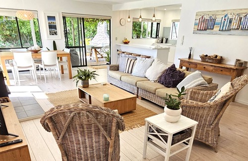 Matarangi House | Paradise on Pacific Parade - Matarangi Retreat