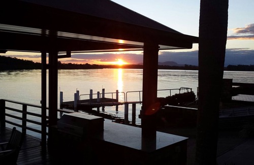 Riverside House | PARADISE ON THE RIVER SIDE