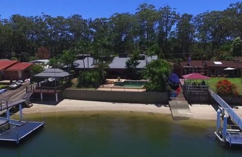 Riverside House | PARADISE ON THE RIVER SIDE