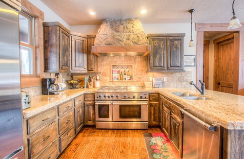 Featherville House | Paradise on the Boise River