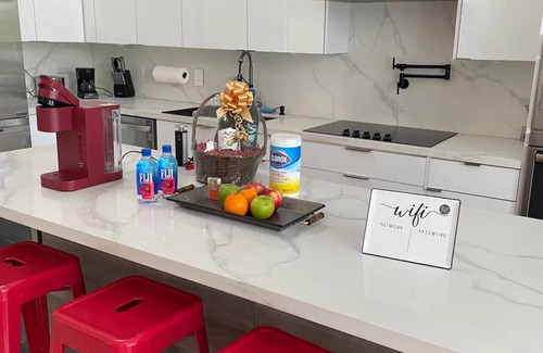 Sunrise House | Paradise On The Laken15-20mins from the beaches & FLL airport