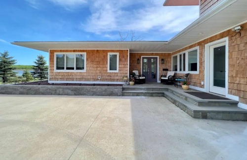 Athens House | Paradise On The River