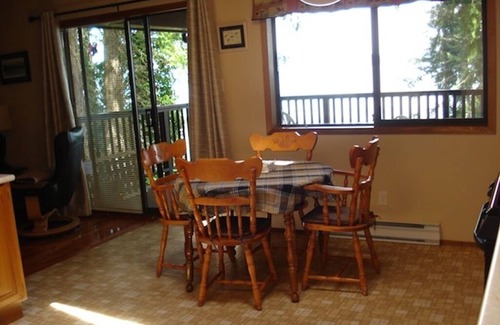 Regional District of Nanaimo Cottage | Paradise on Your Doorstep-Gateway to Mid-Island Attractions Unit No-18