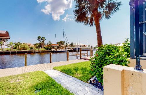 Edgewater House | Paradise Palms