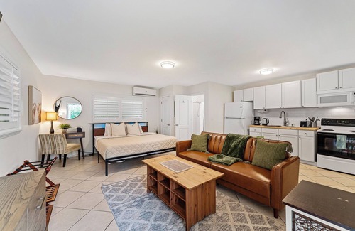 Stuart Apartment | Paradise Pocket - Unit B