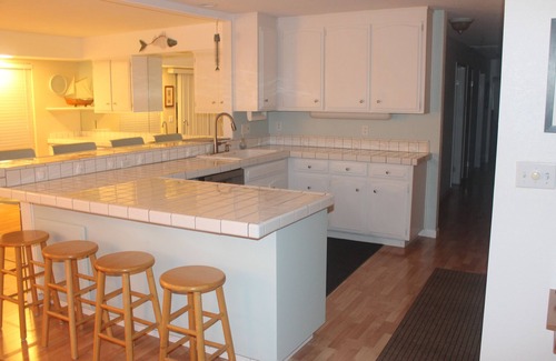 Discovery Bay House | Paradise Point. 1 minute to fast water and a beach! Pool, Spa, Dock. Sleeps 10