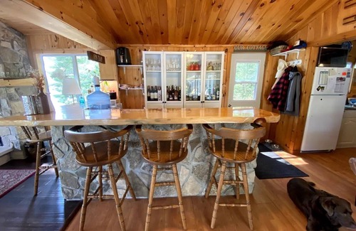 Tudor and Cashel Cottage | Paradise Point Cottage on Weslemkoon Lake