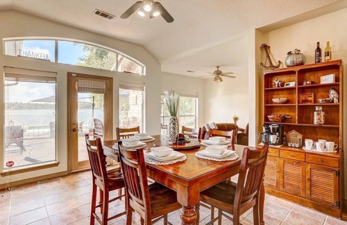 Willis House | Paradise Point - Lake Front Villa w/Infinity Pool!